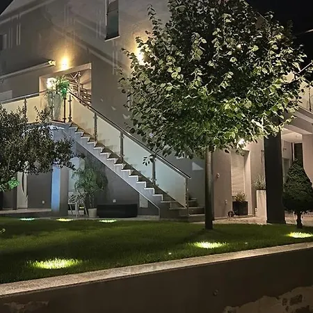 Deluxe Apartment *
